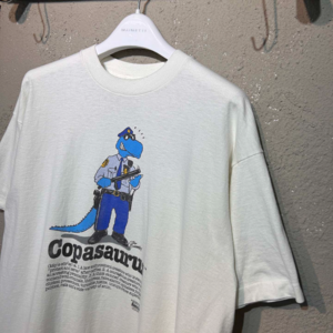 [Fruit of the Loom]90s vintage t-shirt &#039;Cop a Saurus,&#039; made in u.s.a(Loose 105,over 110~)